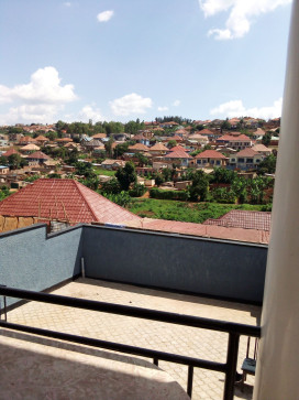 Fin Kween, 25, Rwanda