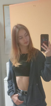 Miriam Bartoscaron, 18, Slovakia
