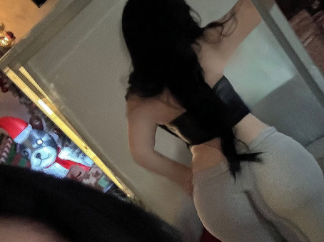 Lina, 24, Australia