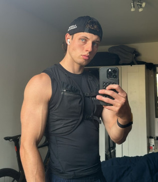 Sdfgbjuytrdcvbgmail, 23, United States