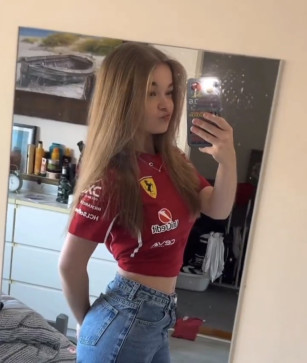 Eva, 22, Netherlands