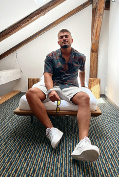 Tony, 23, Germany