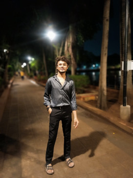 Aslam Zurrat, 18, India