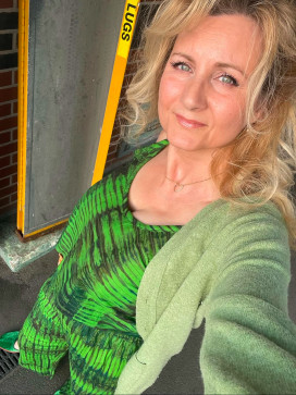 Rose, 45, United States