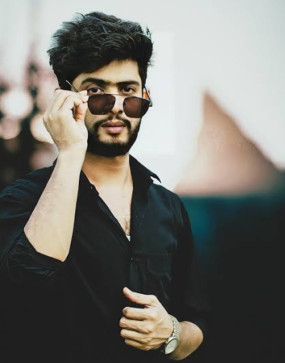 Aarabh_00, 19, India