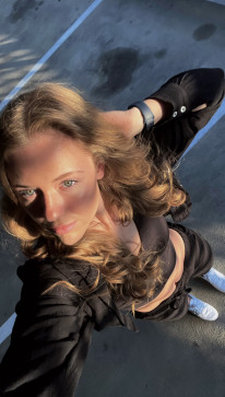 Chels, 19