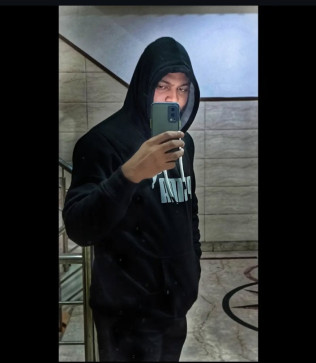 Vivek Kujur, 30, India