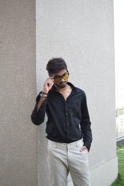 Max, 20, India