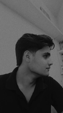 Max, 18, India
