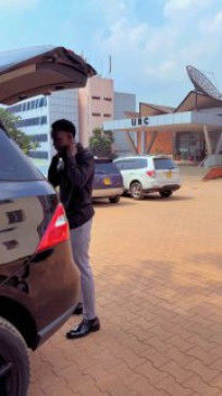 Poppin Fik, 18, Uganda