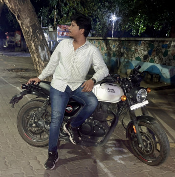 Ron Wik, 23, India