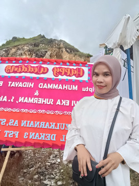 Bulan, 35, Indonesia