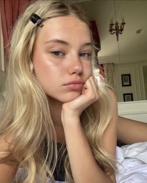 Lily, 21, United States