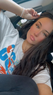 Laura, 32, United States