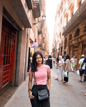 Annisa Apriliani, 18, Indonesia