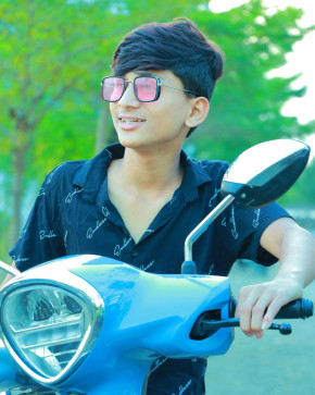 Shri, 18, India