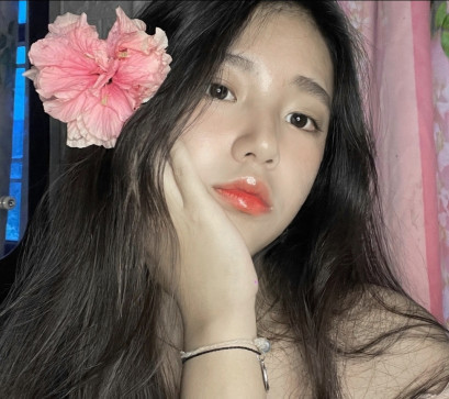 Safiyah, 18, France