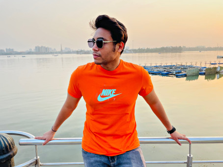 John Ronit, 18, India
