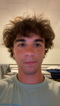Lars, 20, Niue