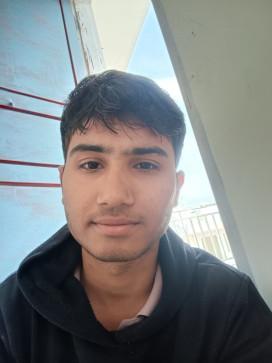 Max, 18, India