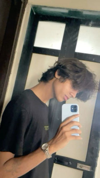 Yazrar, 23, India