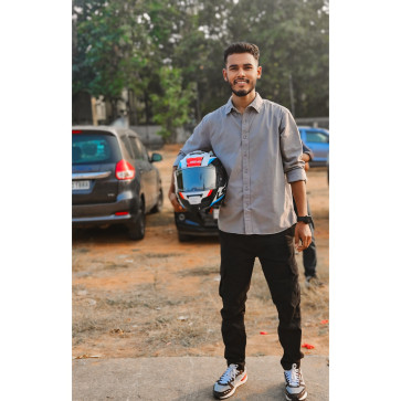 Luis, 27, India