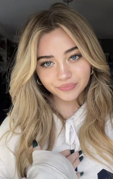 Jasmine, 18, Australia
