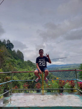 Amplas Ujungkosongsa, 18, Indonesia