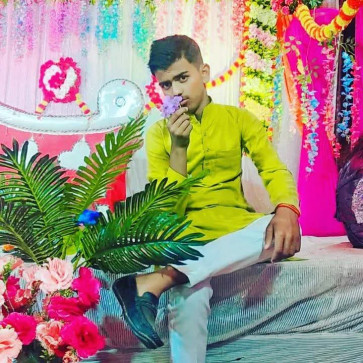 Akky, 19, India
