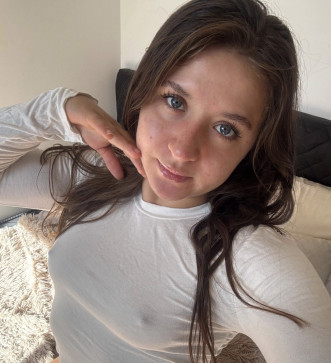 Lovelivee, 23, United Kingdom