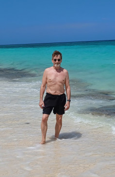 Donald, 70, Canada