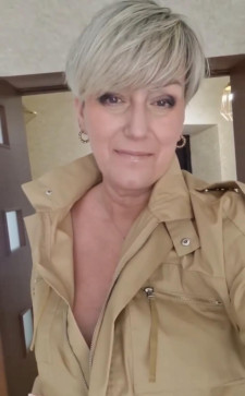 Victoria, 49, United Kingdom