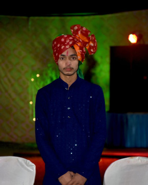 Anuj Raja, 18, India