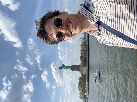 Phil, 26, Belgium