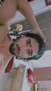 DE Vil, 24, India