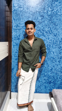 Itzavi, 25, India
