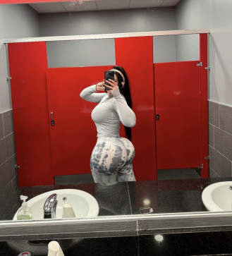 Karina, 25, India
