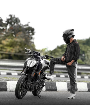 BhAT DaNiSH, 22, India