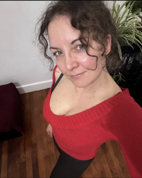 Val, 36, United States
