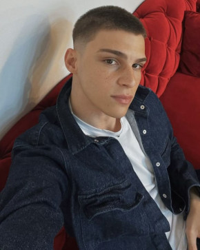 Ala Cala, 19, Spain