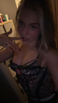 Val, 23, United States