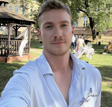 Henry, 40, Switzerland
