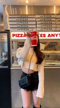 Anne Abatel, 33, Poland