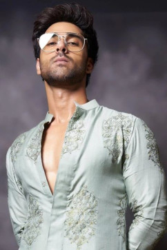 Samrat, 30, United Arab Emirates