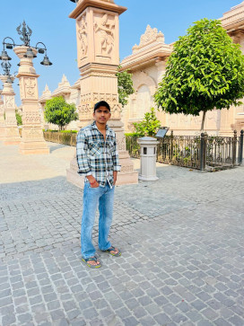 Anuj, 19, India