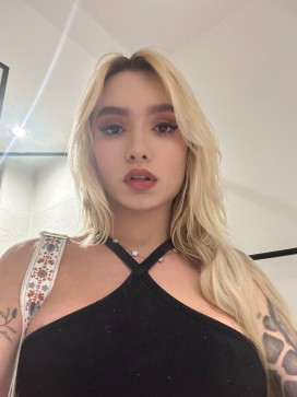 Maxine, 25, United States