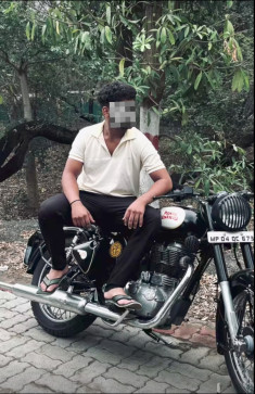 Golu Badmash, 18, Singapore