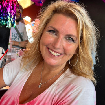 Eliza, 40, United States