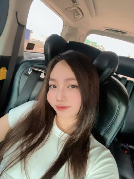 Lis, 27, United Kingdom