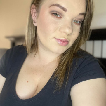 Lynette, 29, South Africa